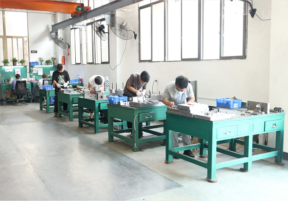 范仕達工廠鉗工區(qū)